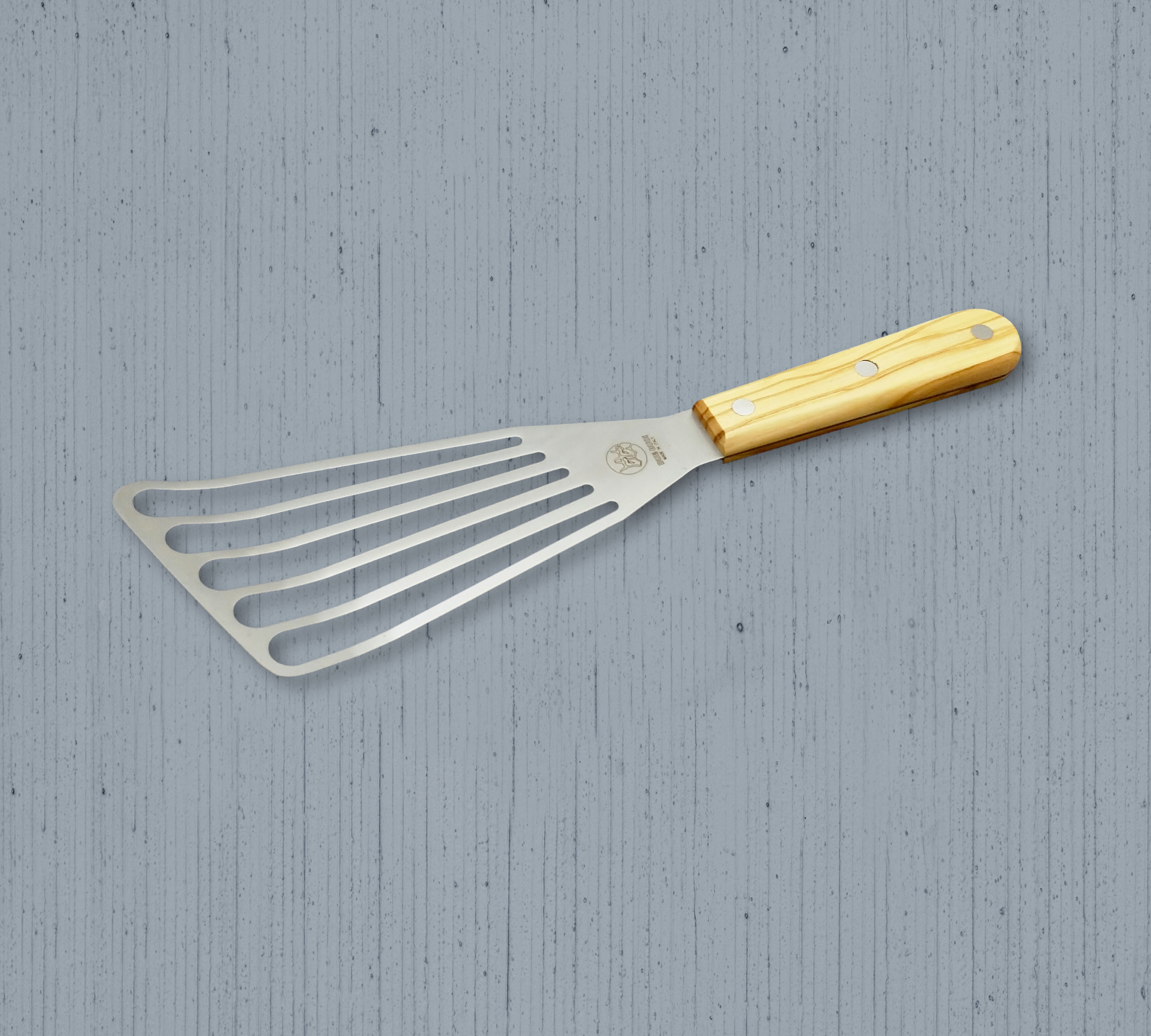 https://www.duebuoiknives.it/files/k4vlex/flexible_turner_spatula_olive_wood_handle.jpg